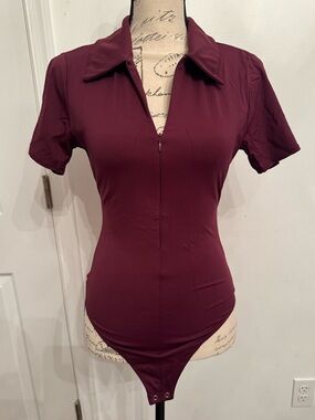 Good American Burgundy Short-Sleeve Zip Front Bodysuit